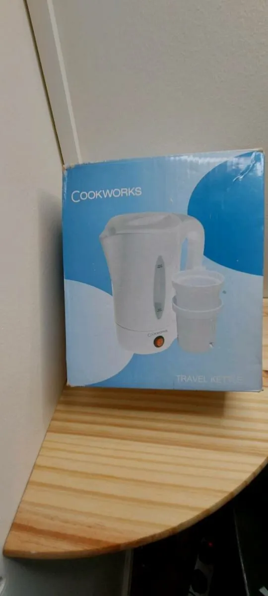 Mini Travel Kettle Boxed Dual Voltage - Image 1
