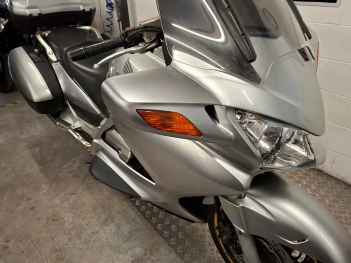 Honda Pan European ST1300 2011 - Image 2