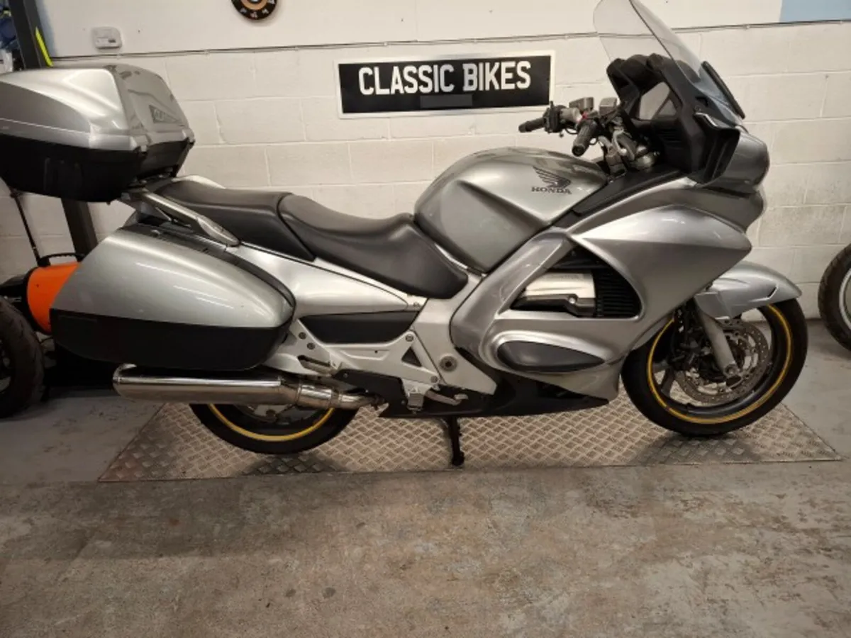 Honda Pan European ST1300 2011 - Image 1