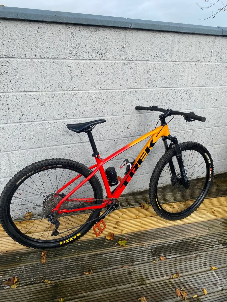 Trek Marlin 7 Mountain Bike - Image 1