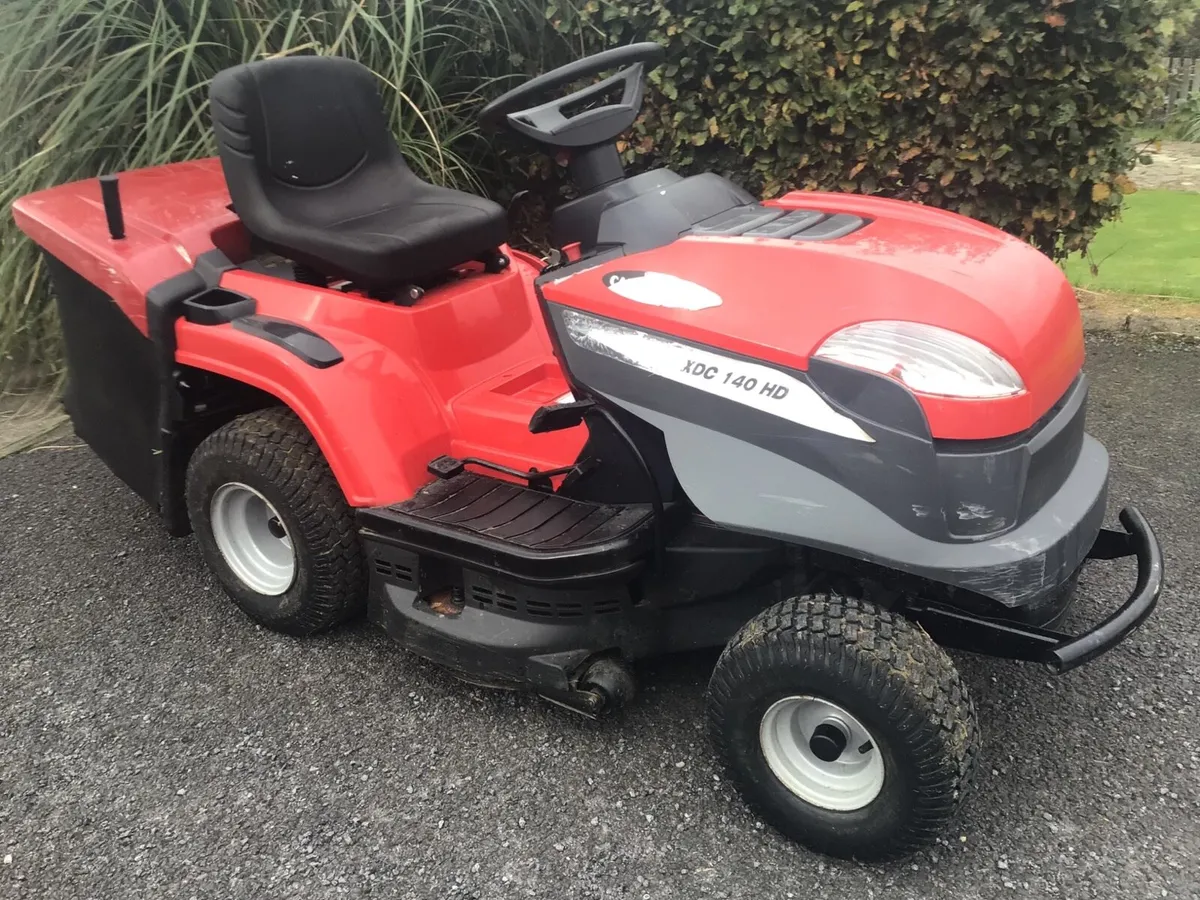 Castlegarden hydro 2015 ride on lawnmower - Image 2