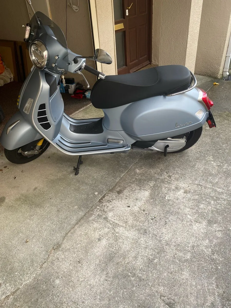2022 Vespa GTS300 - Image 3