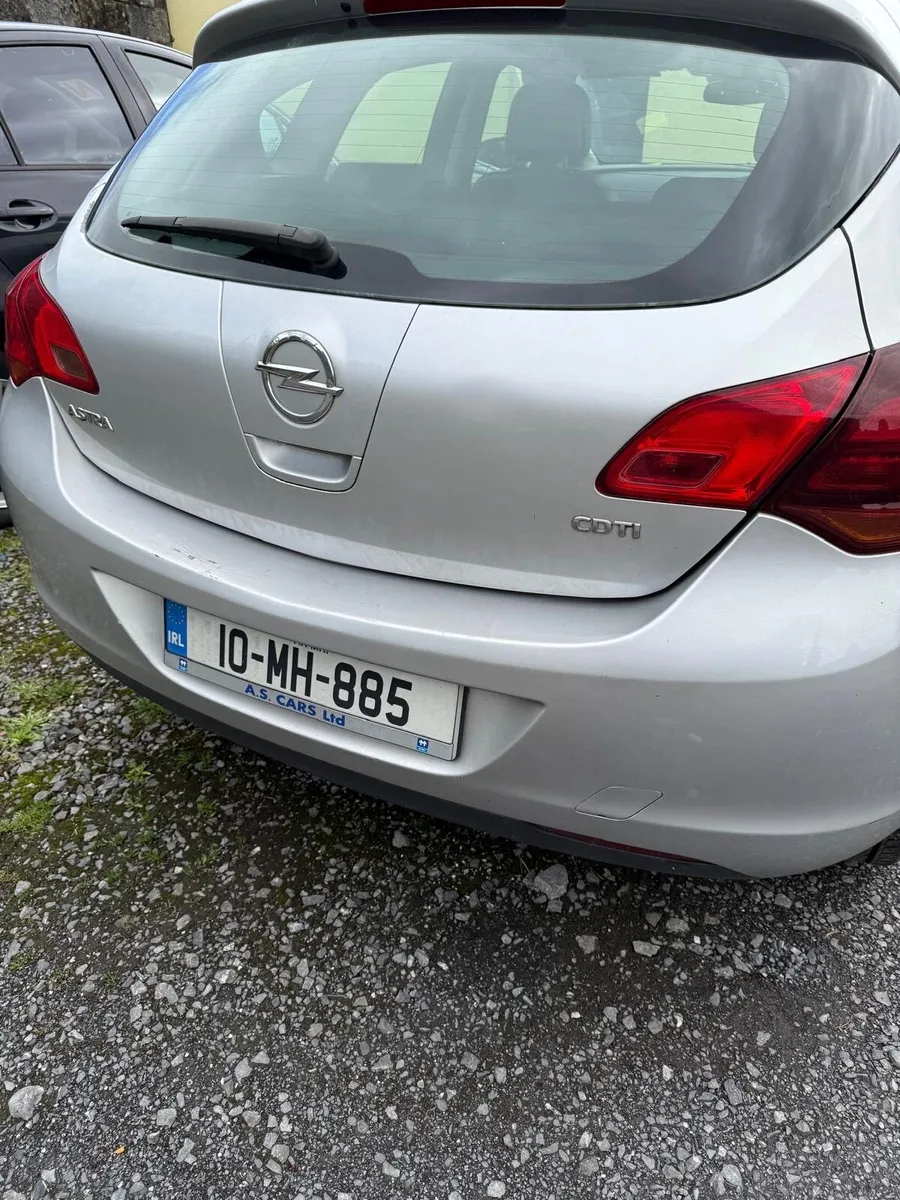 Opel Astra 2010 - Image 4