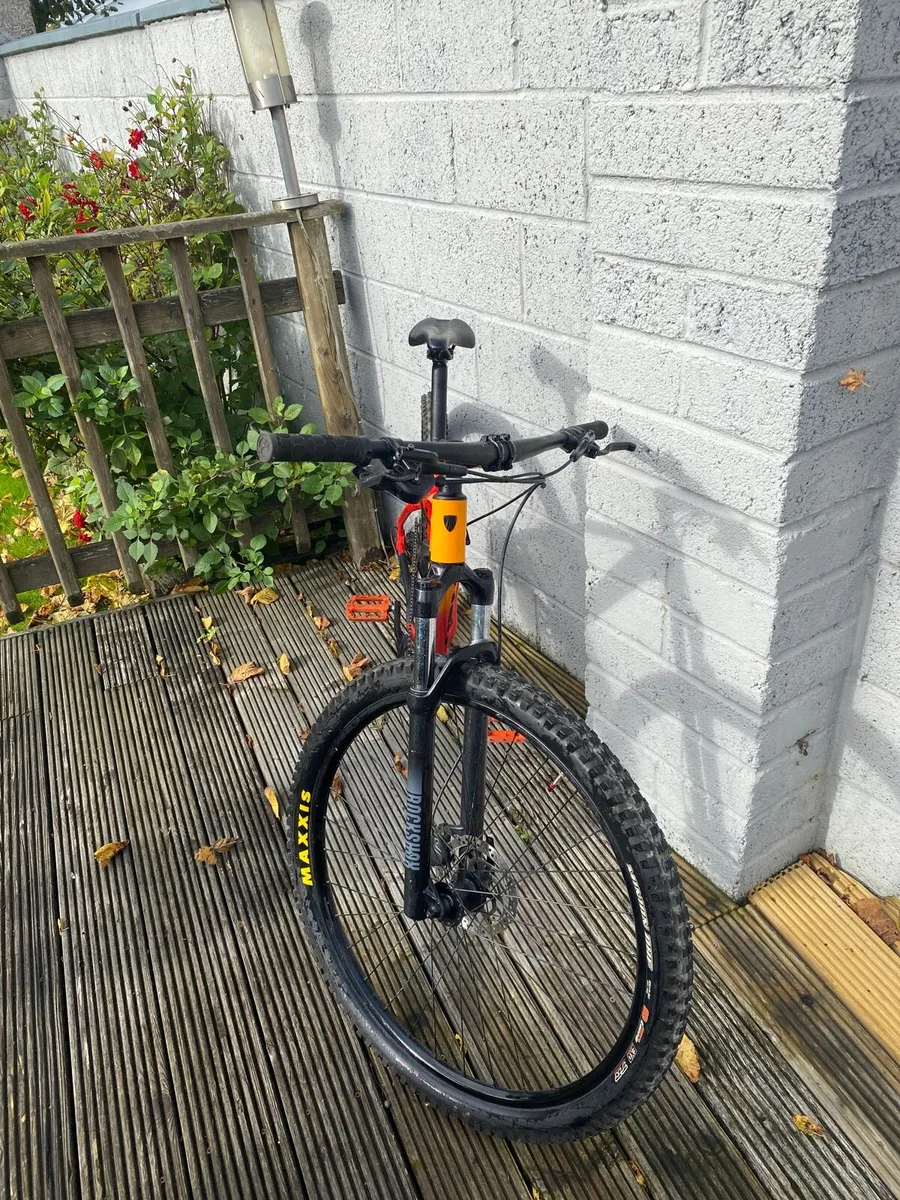 Trek Marlin 7 Mountain Bike - Image 2