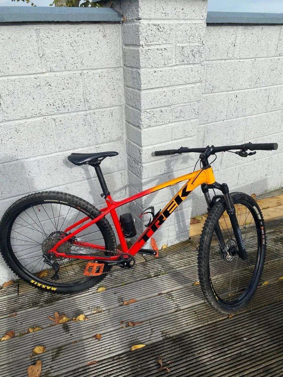 Trek Marlin 7 Mountain Bike - Image 3