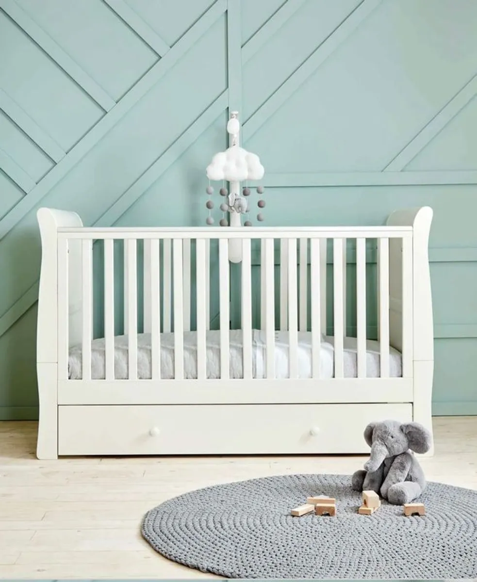 mamas and papas cot/bed with mattress - Image 1