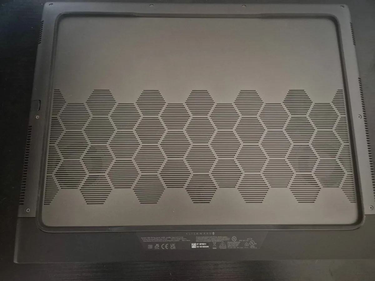 Alienware m18 R2 Gaming Laptop - Image 3