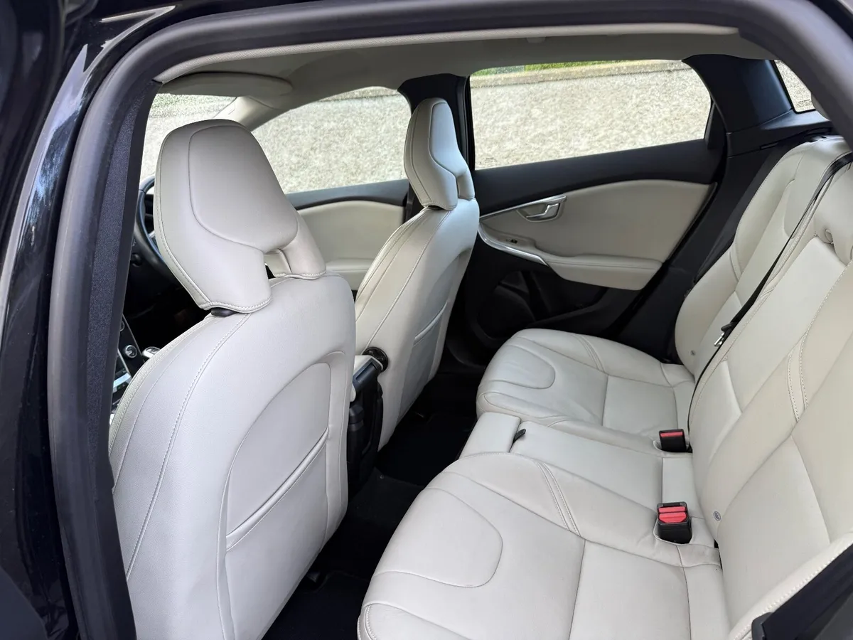 Volvo V40 2017 FRESH NCT, 2 KEYS,LOW MILEAGE - Image 4