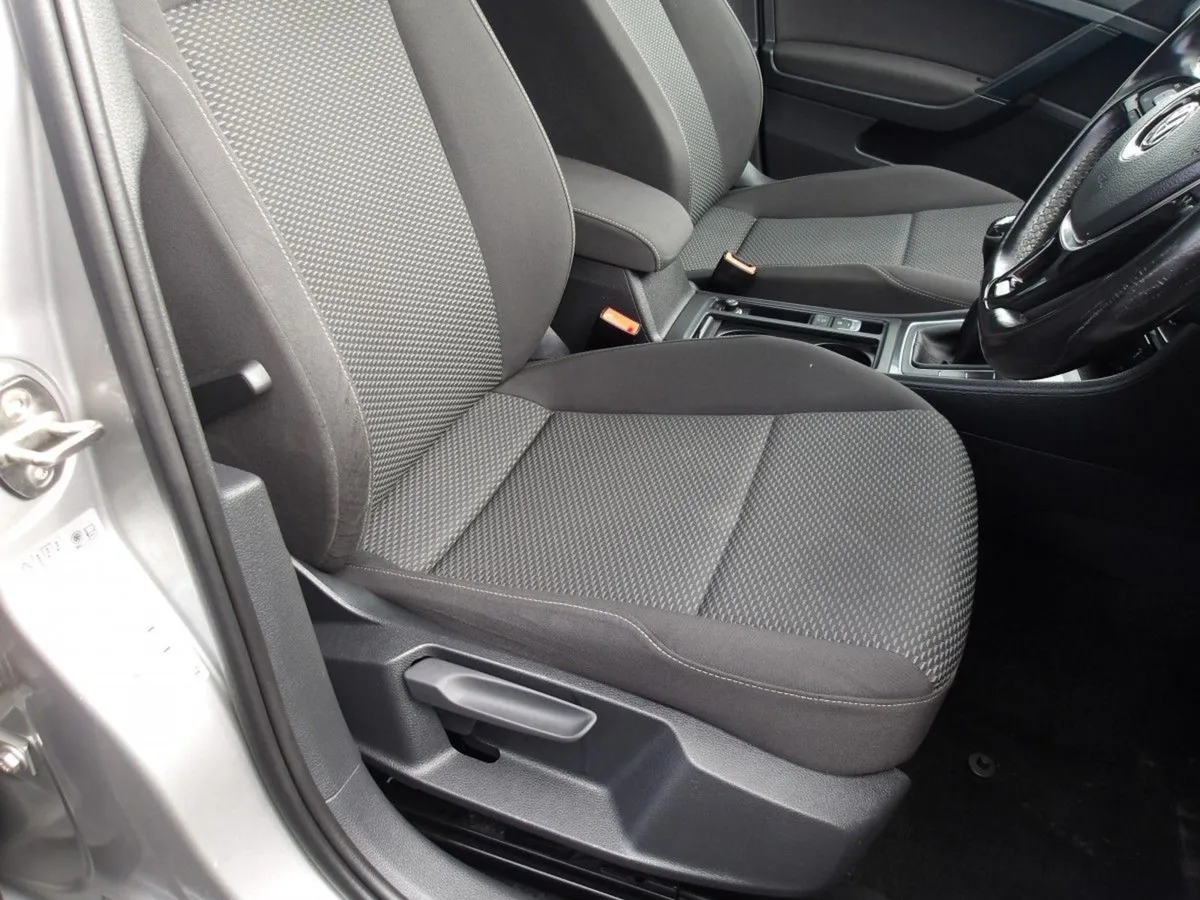 Volkswagen Golf 1.6 TDI 115HP Sports - Image 2