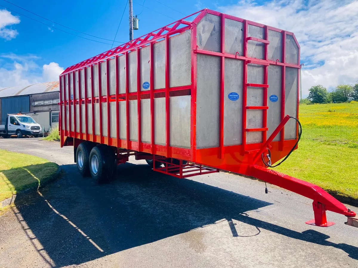 JOHNSTON 20' x 8' LIVESTOCK TRAILER: 11016910 - Image 1