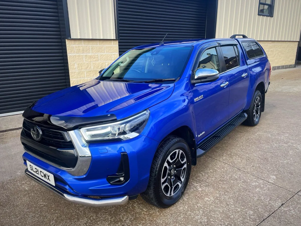 2021 TOYOTA HILUX 2.8 D4D INVINCIBLE AUTO - Image 3