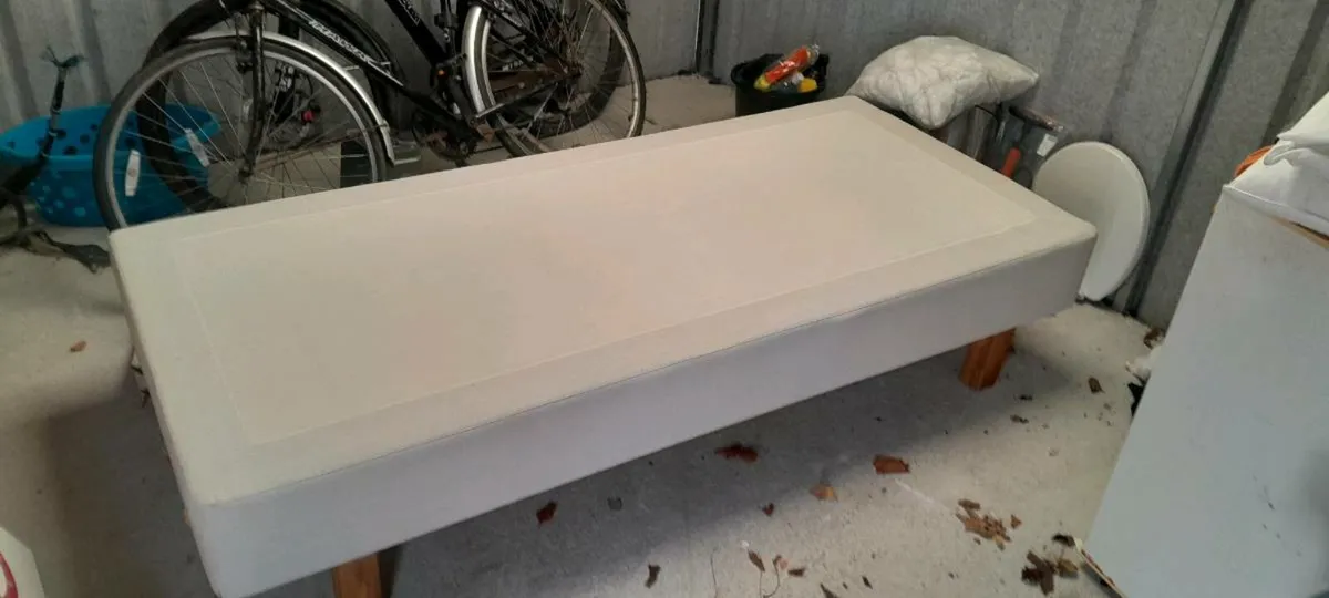 Single bed - Image 1