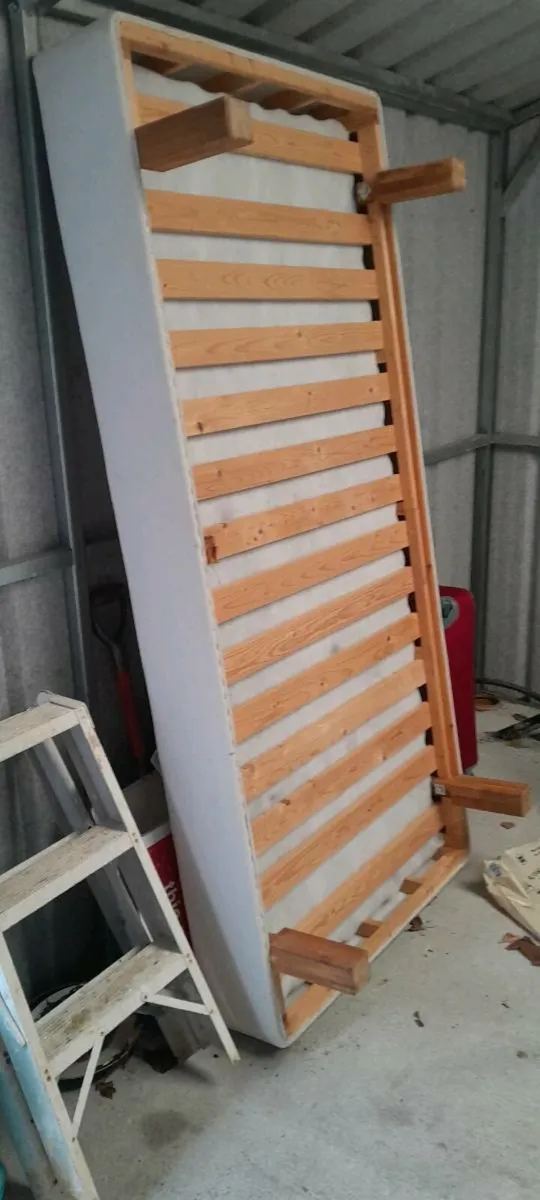 Single bed - Image 2