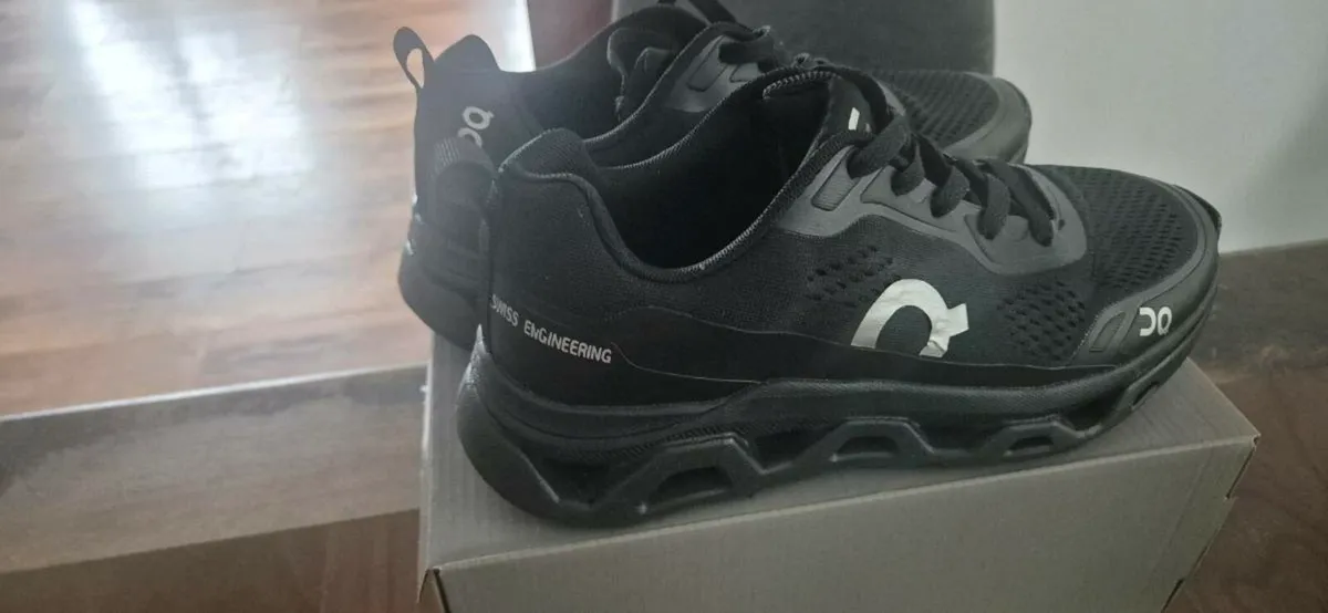Onclouds runners size 6 uk cloudmonster - Image 1