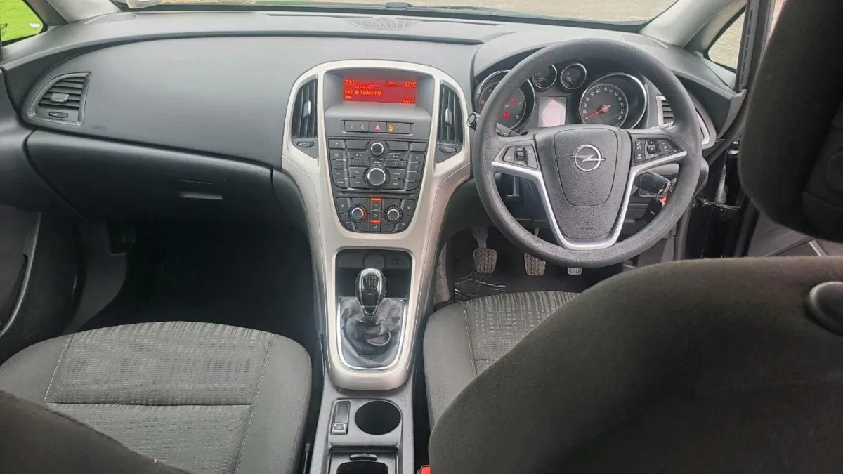 2011 Opel Astra 1.7cdti ~Taxed & Tested~Excellent - Image 2