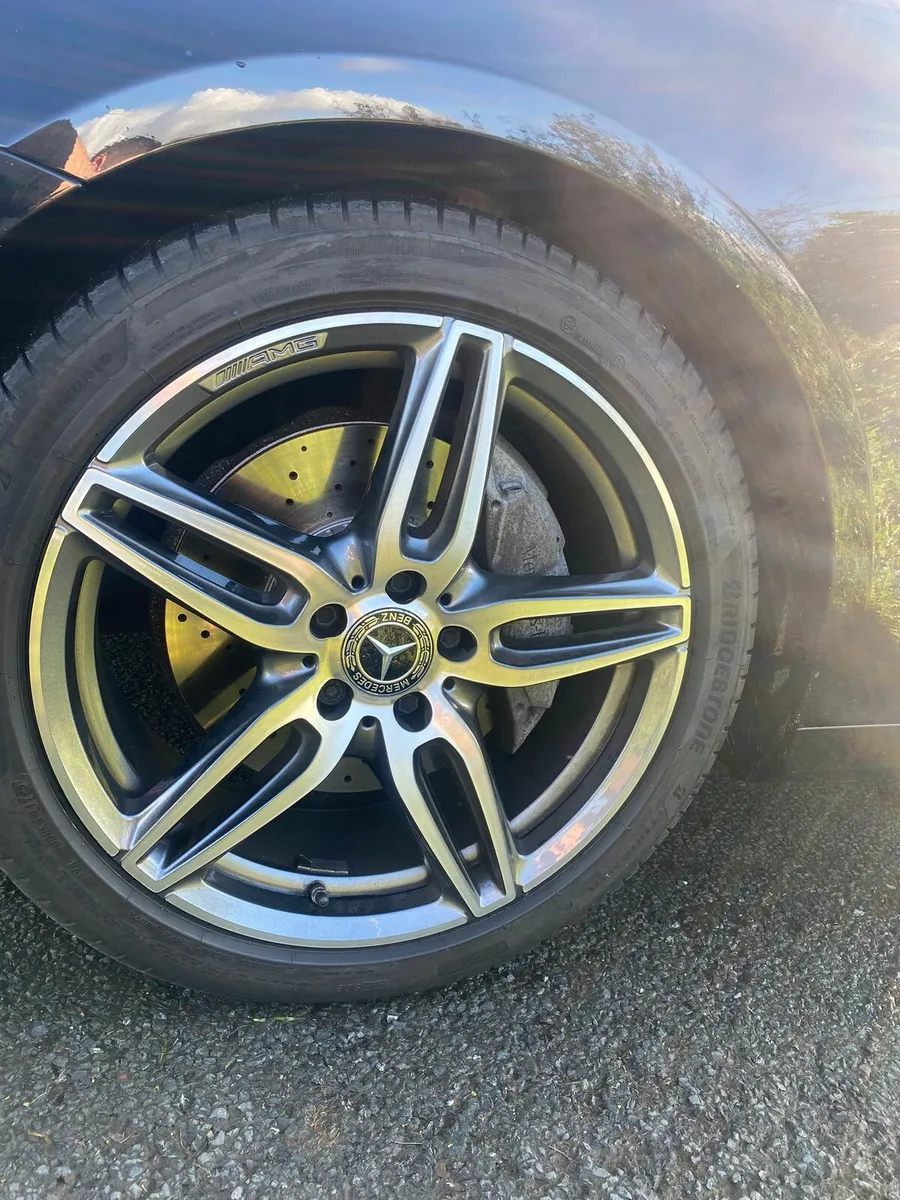 Mercedes-Benz E220 AMG Premium Plus - Image 3