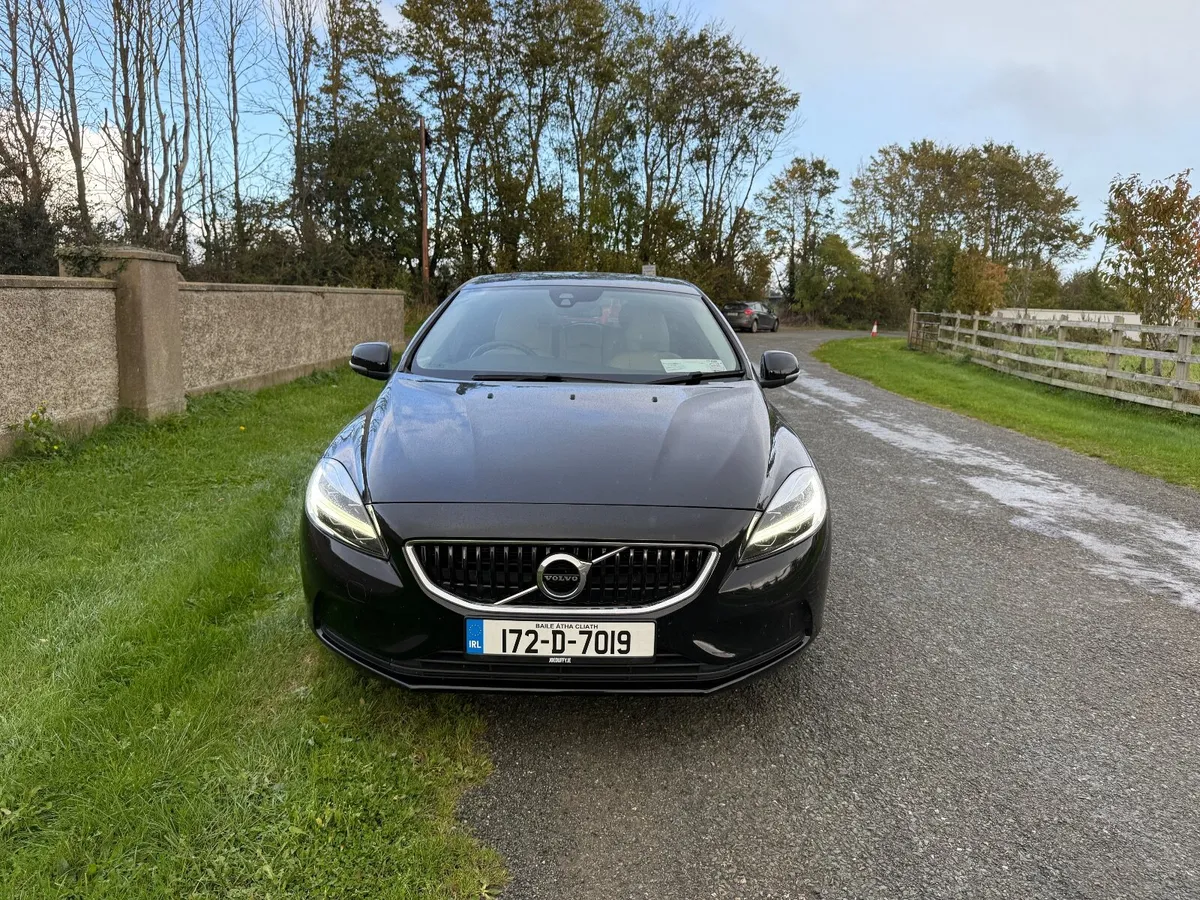 Volvo V40 2017 FRESH NCT, 2 KEYS,LOW MILEAGE - Image 2