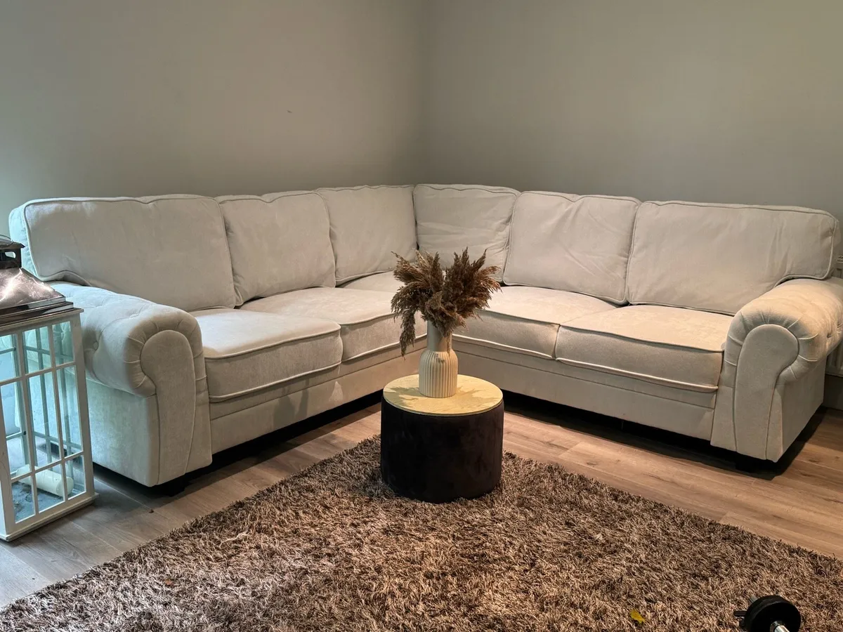 Never used hite corner suite - Image 1