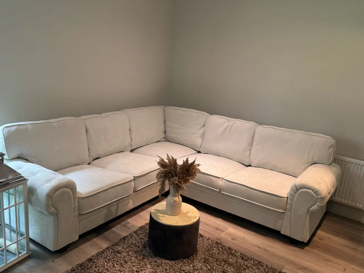Never used hite corner suite - Image 2
