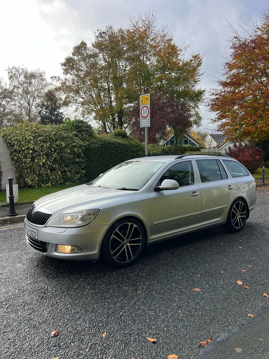 2010 SKODA OCTAVIA TDI 1.9 AUTOMATIC - Image 1