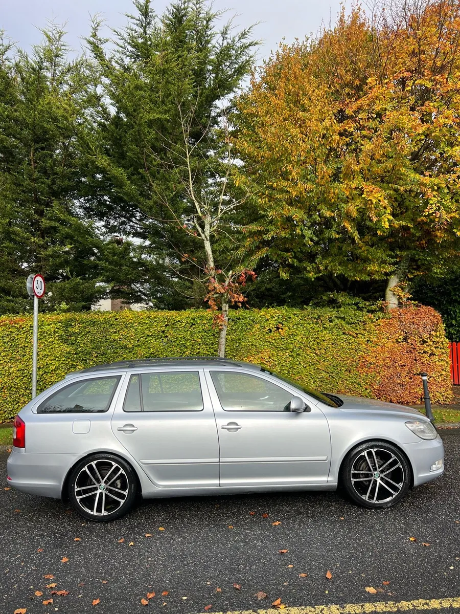 2010 SKODA OCTAVIA TDI 1.9 AUTOMATIC - Image 4