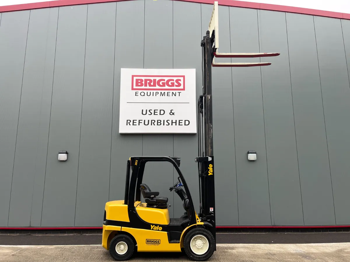 [1] 2017 Yale GDP30VX Forklift (REF:10648) - Image 3