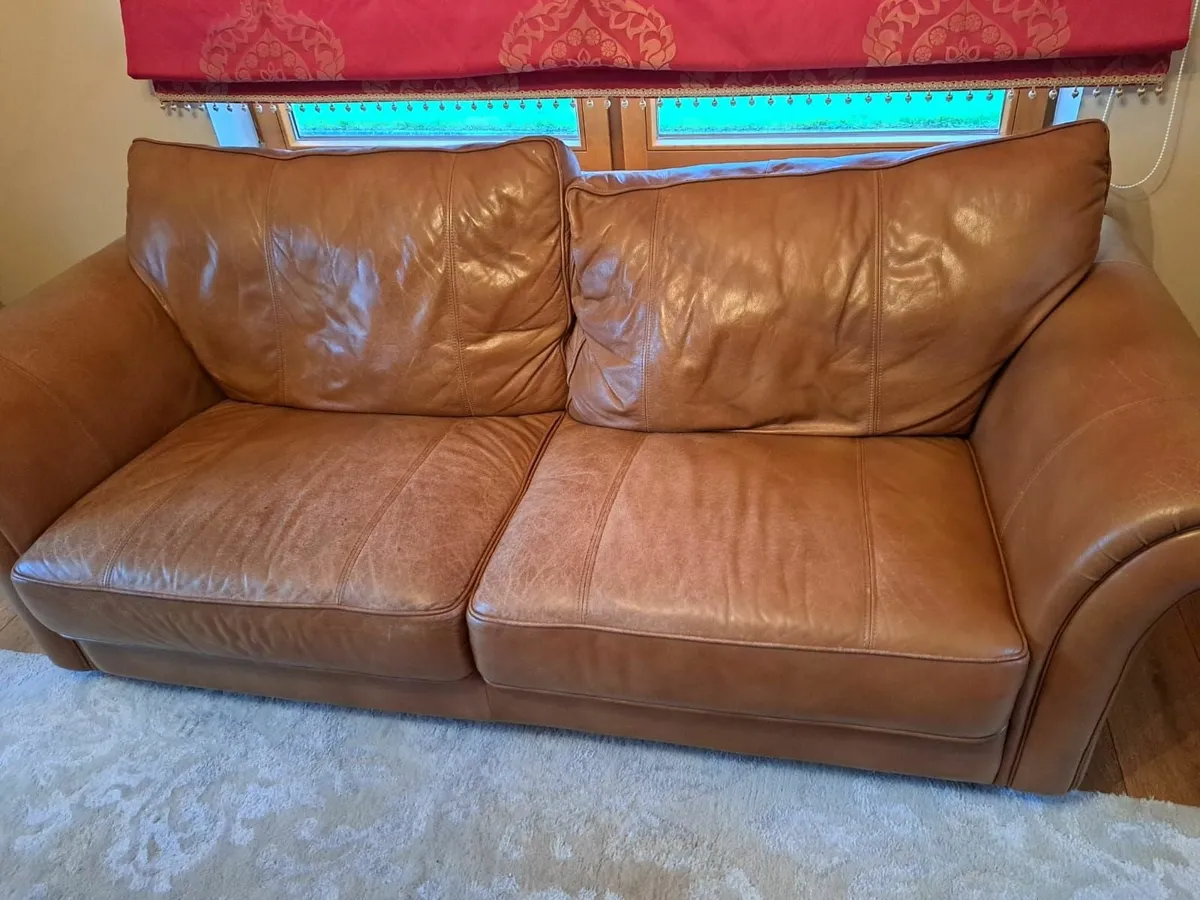 3 seater leather couch - Image 1