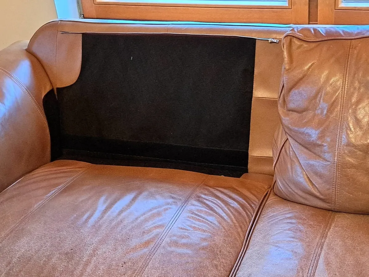 3 seater leather couch - Image 4