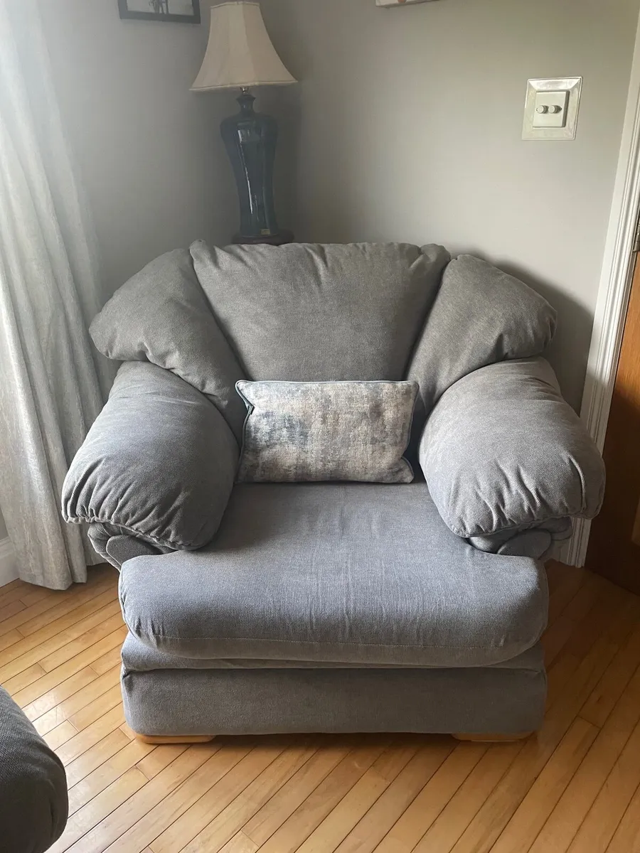 Couch - Image 2