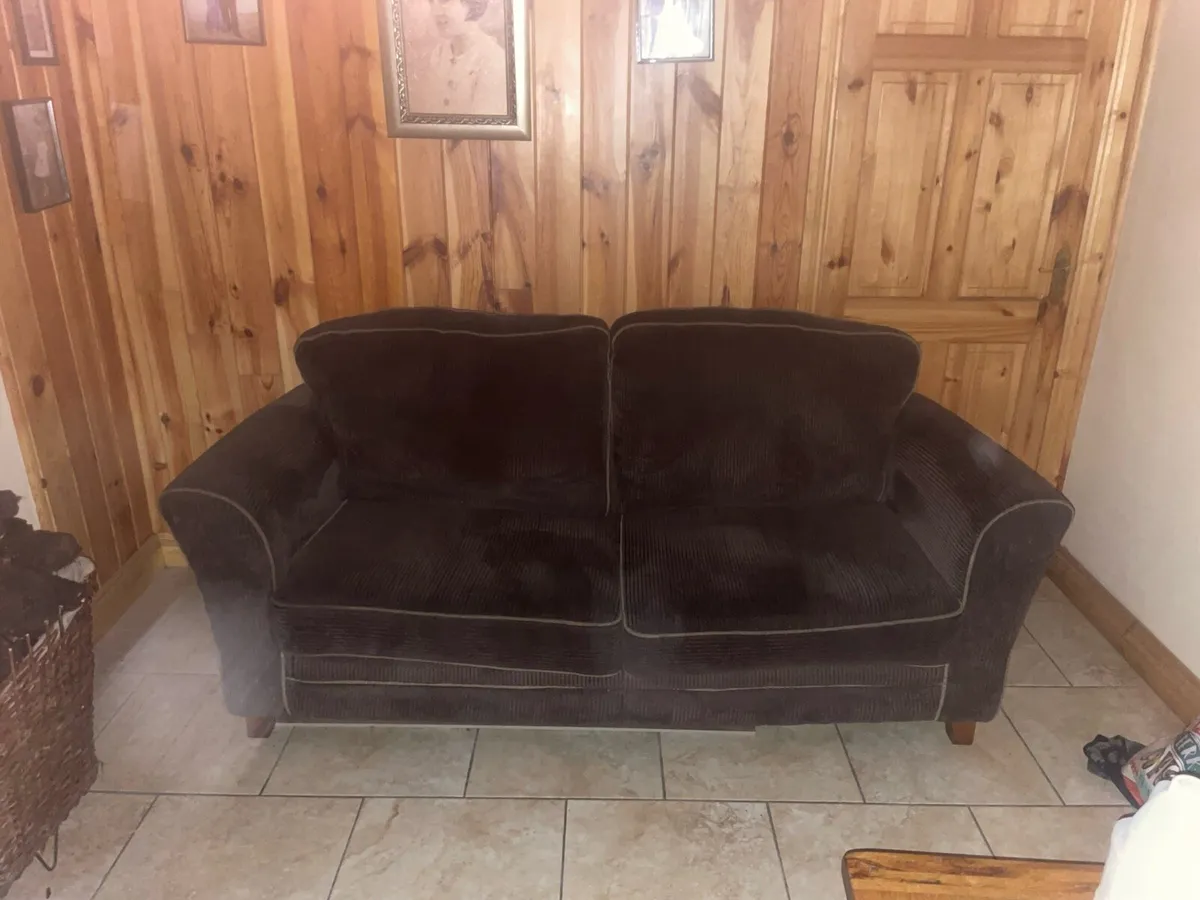 3 seater sofa and 2 armchairs - Image 1