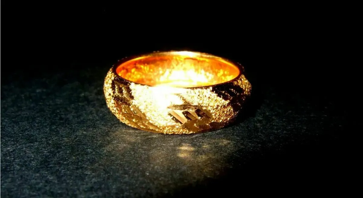 Vintage Hallmarked 9ct Gold Stardust Ring - Image 4