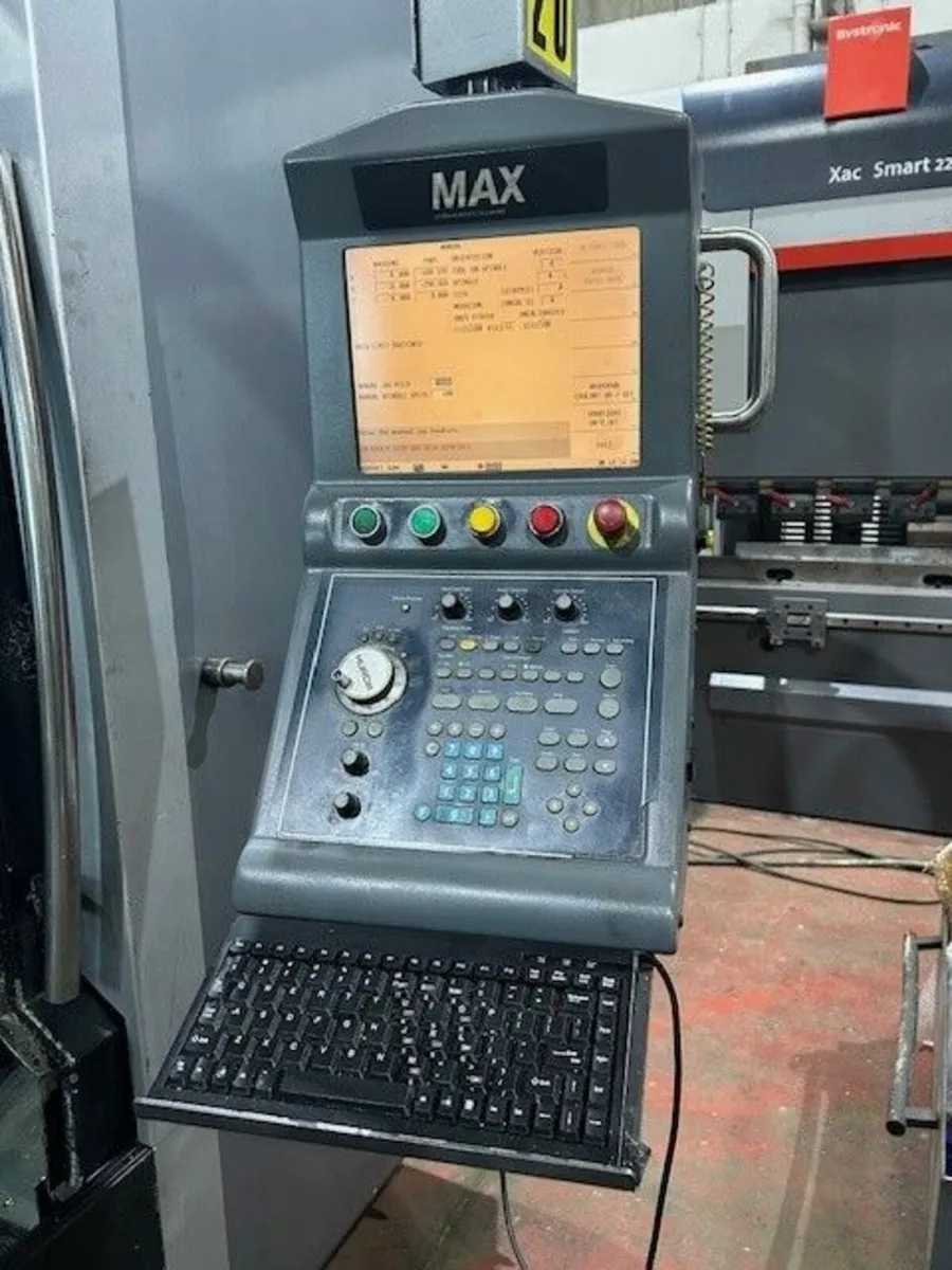 HURCO VMX 50 MI VERTICAL MACHINING CENTRE / CNC - Image 4