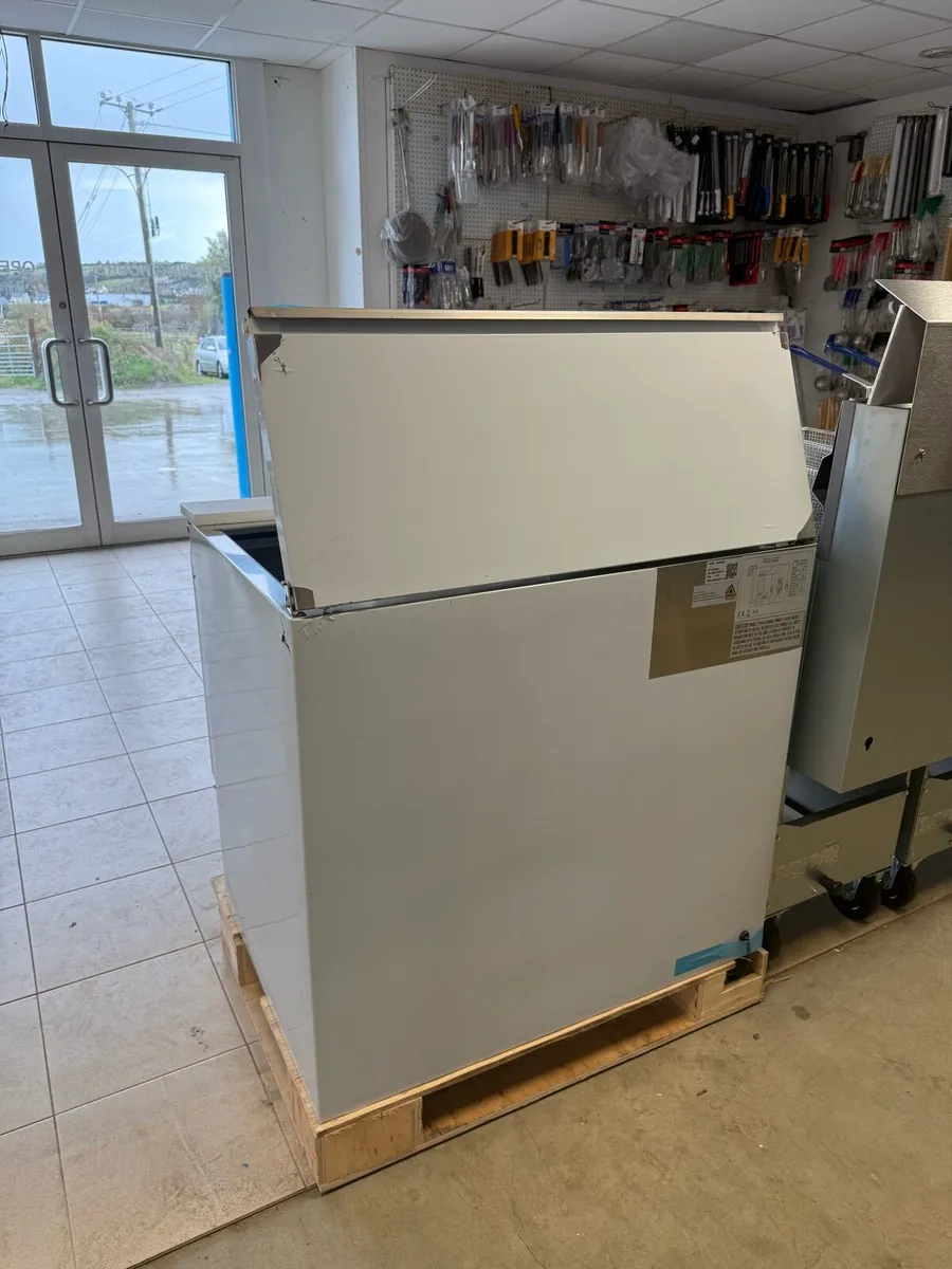 Unifrost saladette fridge - Image 4