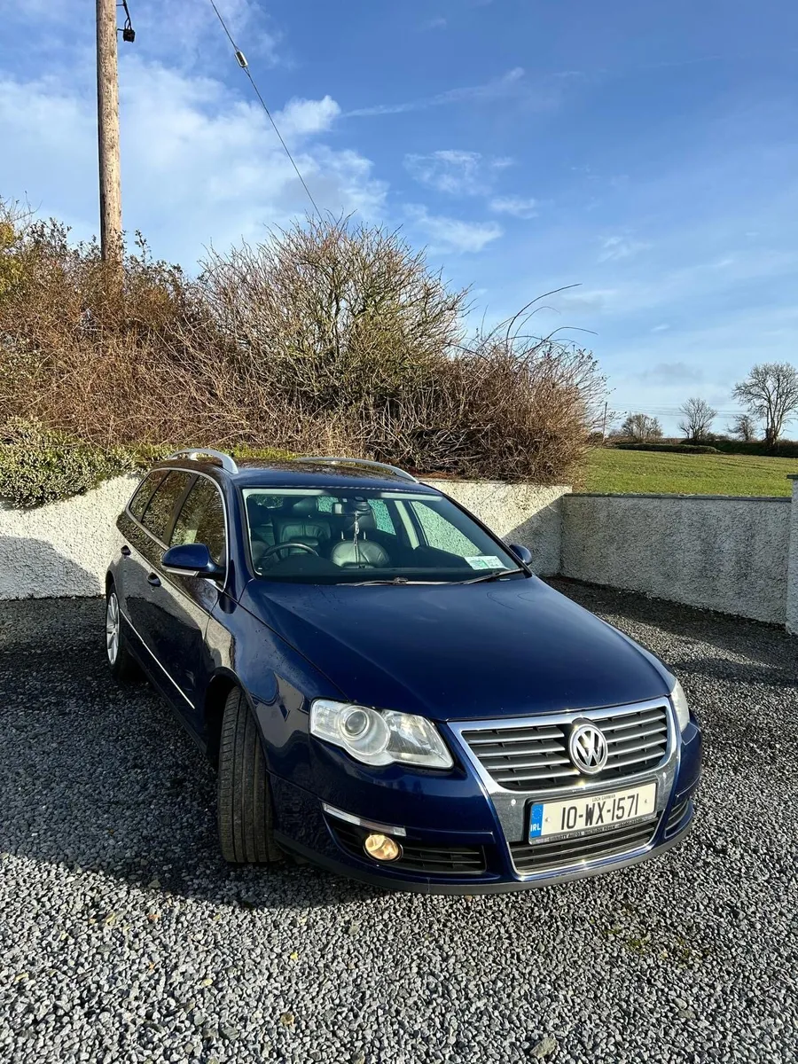 Volkswagen Passat 2010 - Image 1