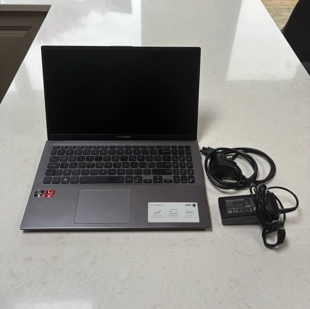 ASUS Vivobook 15 X512 - Image 1