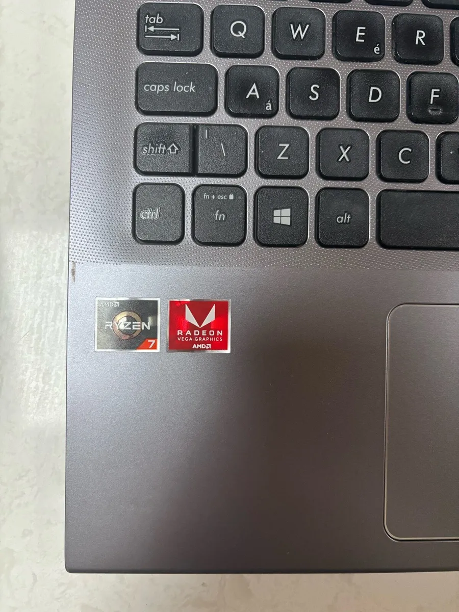 ASUS Vivobook 15 X512 - Image 4