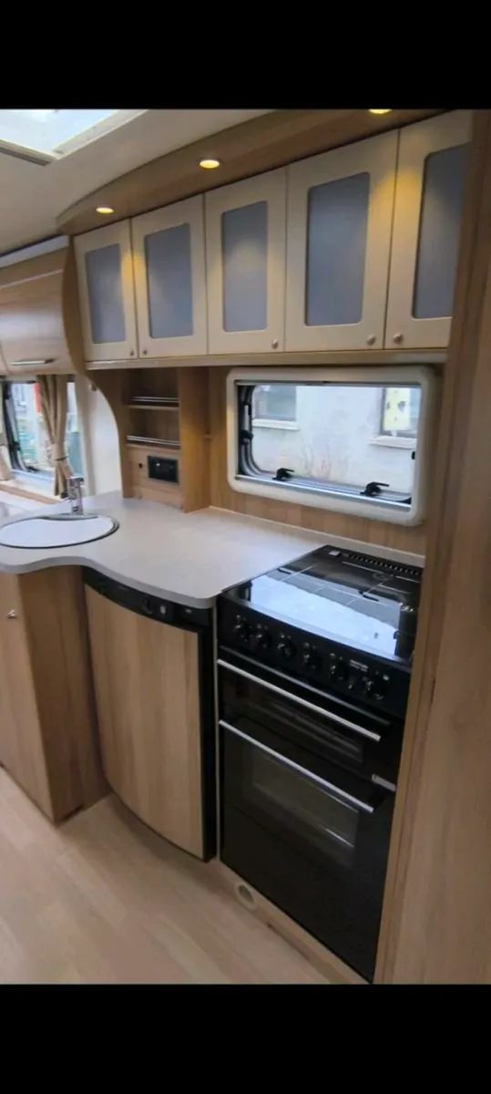 Caravan - Image 2