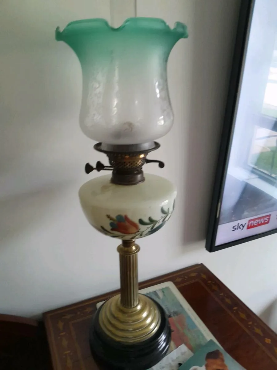 Old oil lamp - Image 1