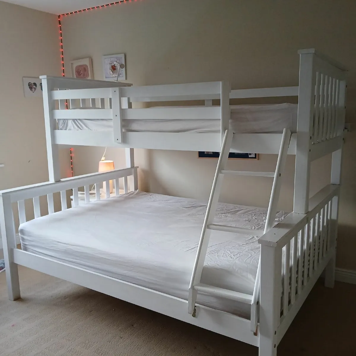 Triple bunk bed
