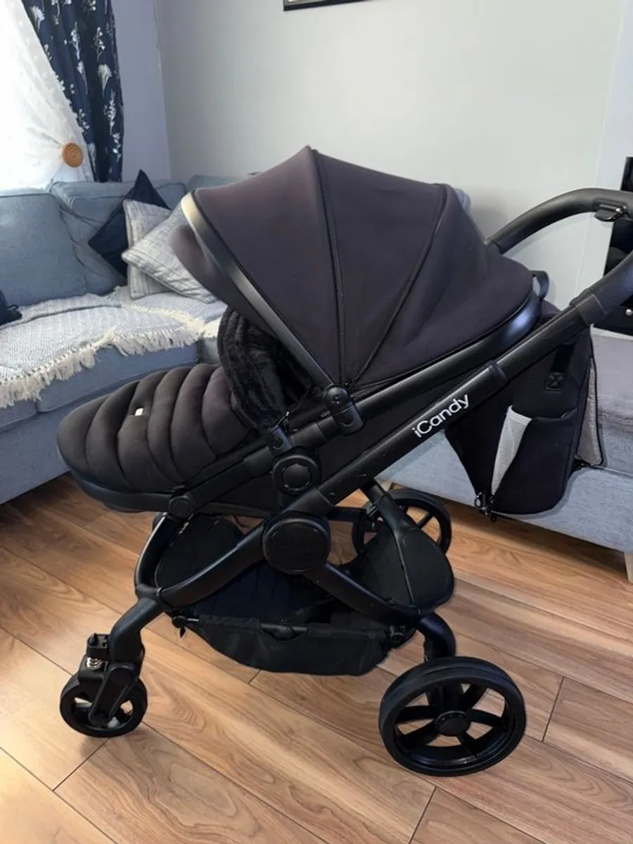 Icandy peach 7 travel system black - Image 2