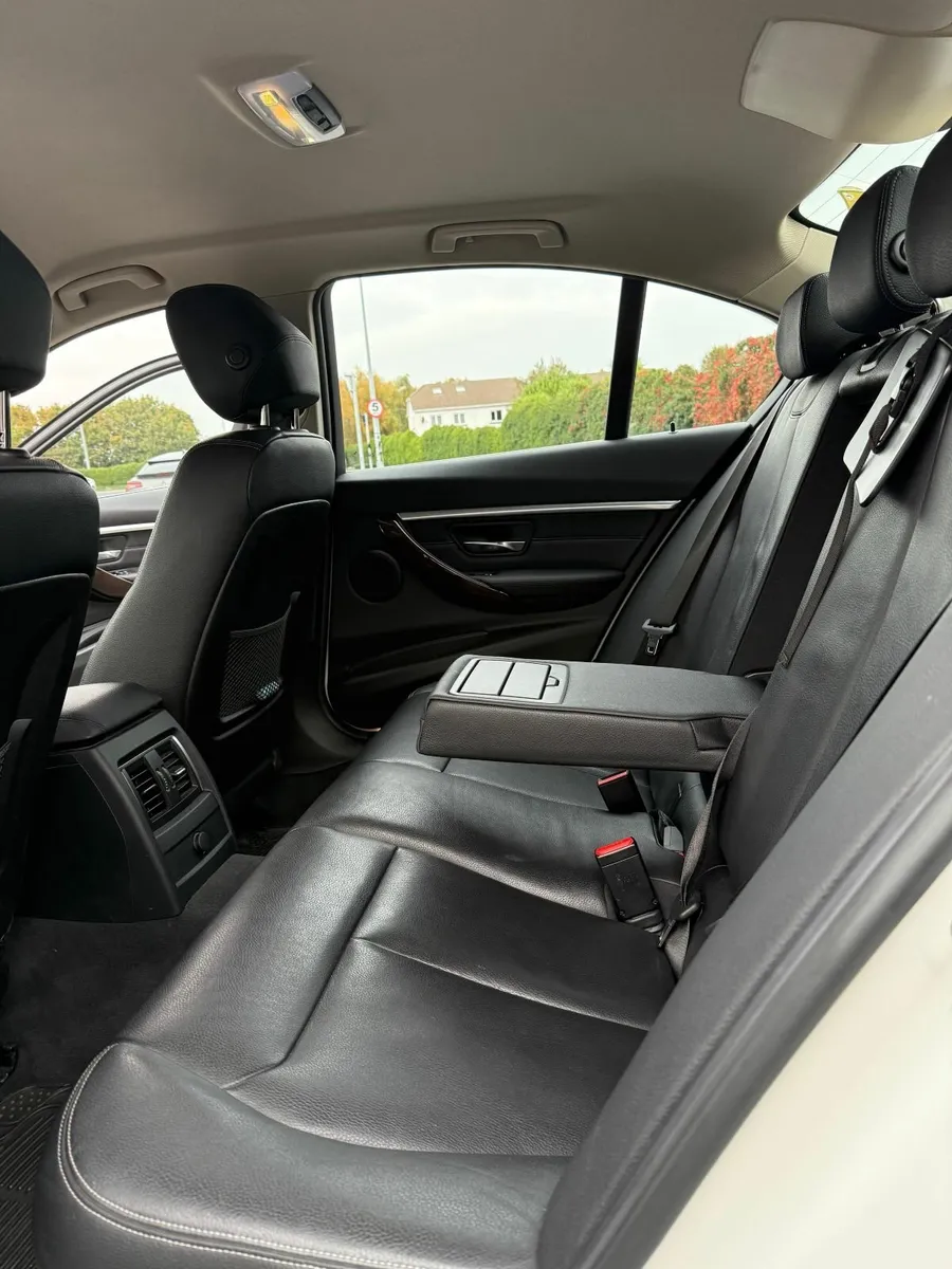 BMW 3-Series 2017 - Image 2