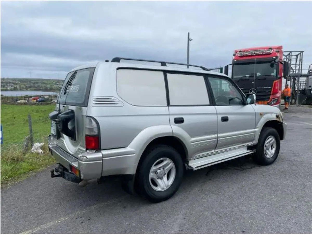 Toyota Land Cruiser 2001 - Image 2