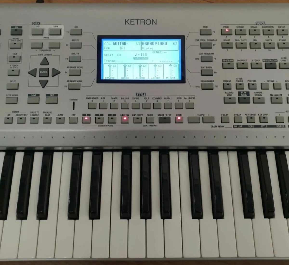 Ketron SD5 - Image 1
