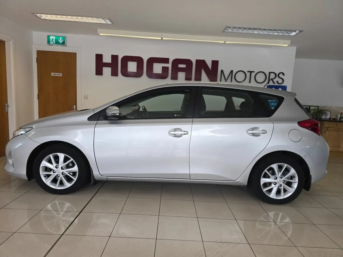 Toyota Auris 1.4 D-4D Aura 5Dr H/B - Image 4
