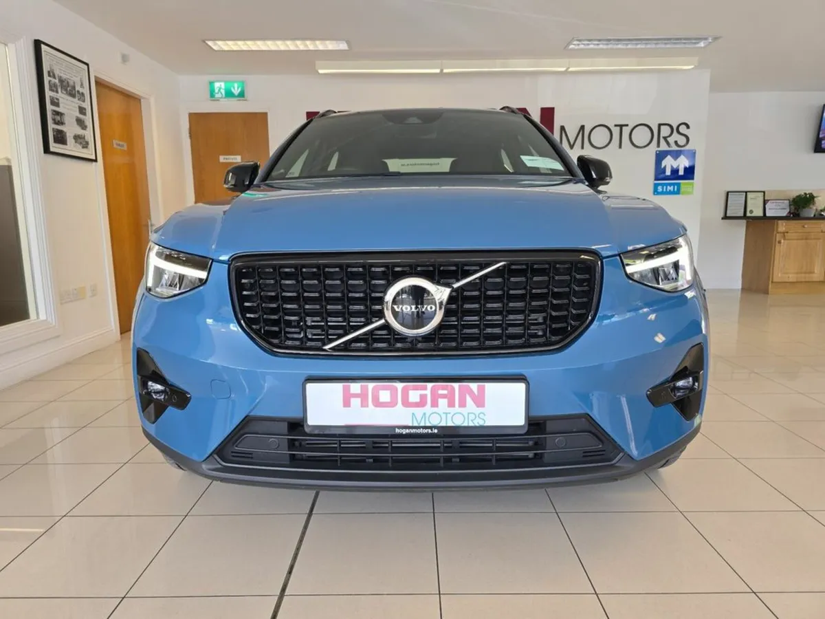 Volvo XC40 RECHARGE T4 PLUS - DARK PHEV AUTOMATIC - Image 2