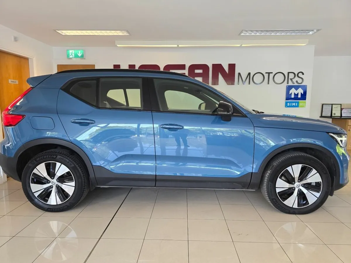 Volvo XC40 RECHARGE T4 PLUS - DARK PHEV AUTOMATIC - Image 3