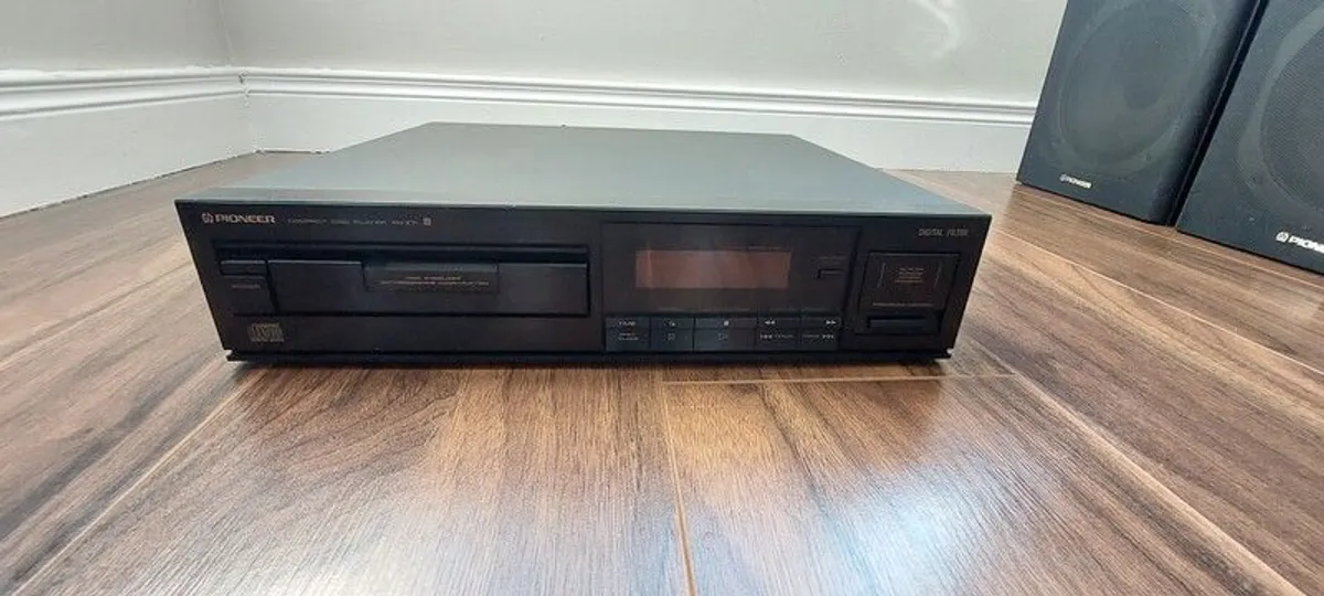 Vintage Pioneer stereo with CD player and turntable - Image 3