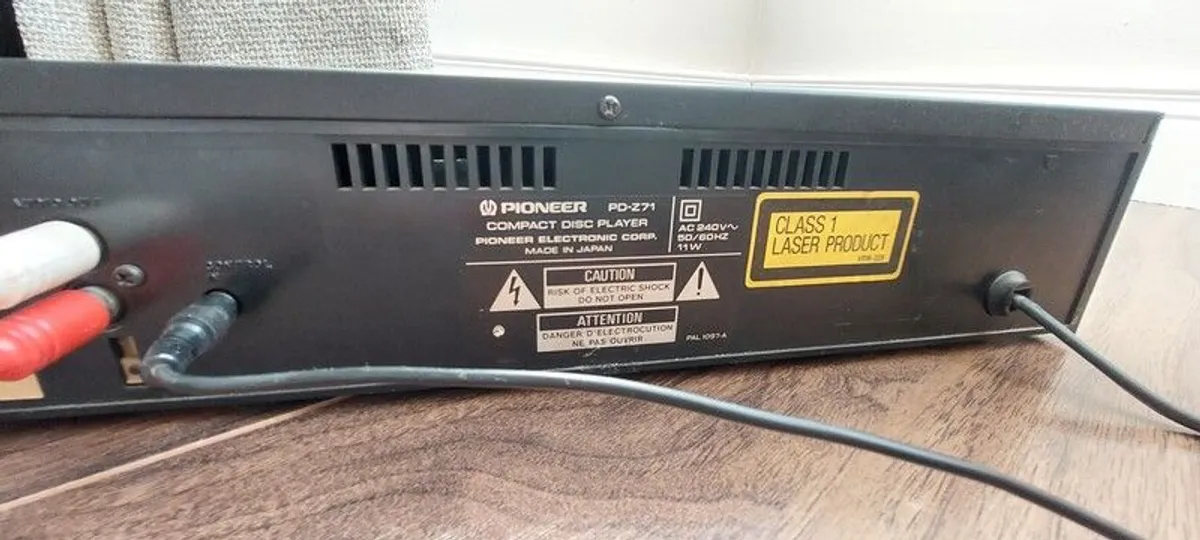 Vintage Pioneer stereo with CD player and turntable - Image 4