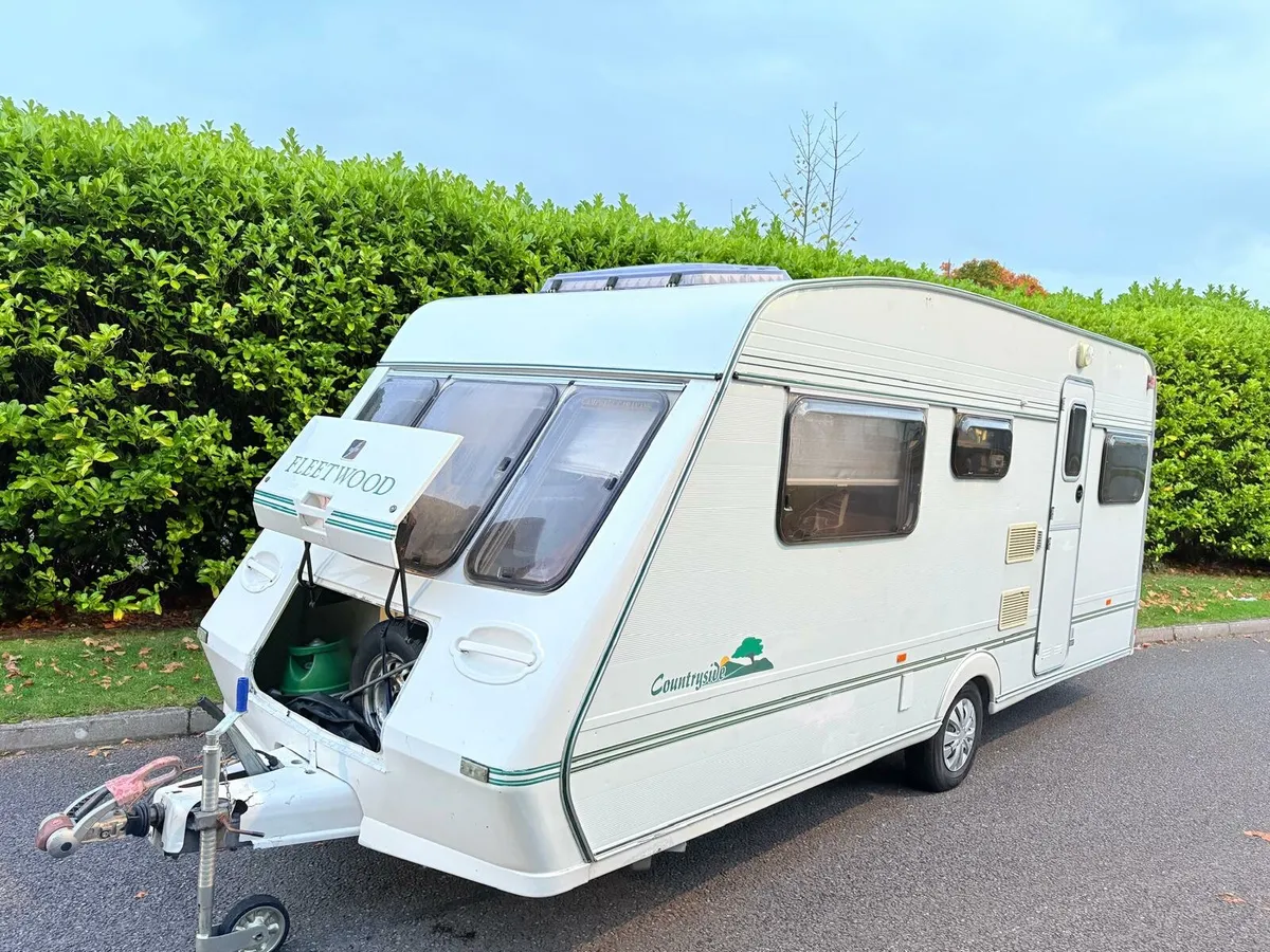 5/6 berth fleetwood caravan - Image 1