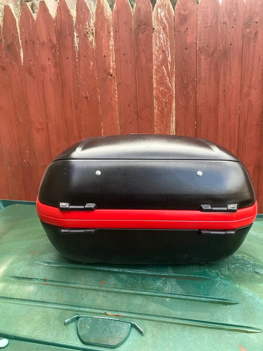 Givi V46 Top Box - Image 4